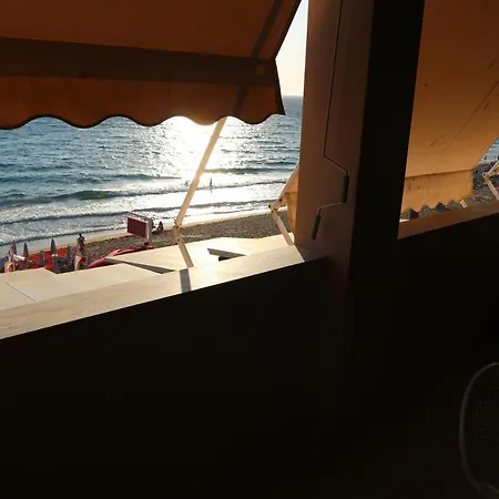 The Harmony - Beachfront Sea View
