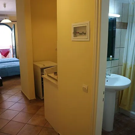 The Harmony - Beachfront Sea View Апартаменты *